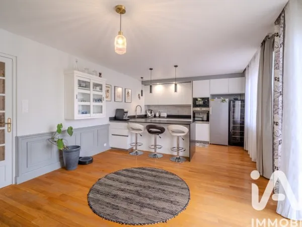 Maison 8 pièces 235 m²