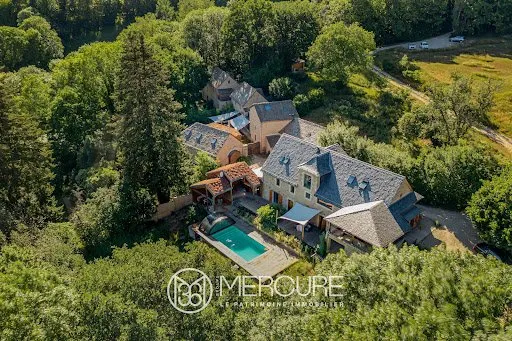 Propriété 35 pièces 980 m²