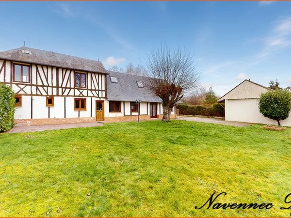 Maison de charme avec 3 chambres et garage proche du centre-ville et des écoles - 220 000€