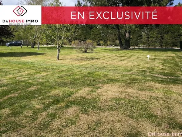 Terrain constructible 1730 m2 à usage professionnel