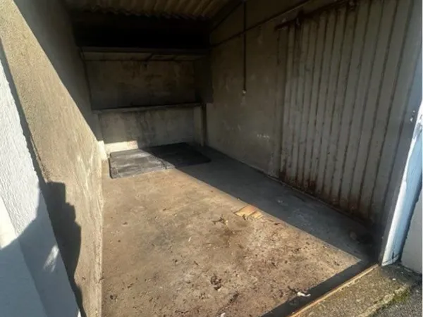 Vente: Box fermé sécurisé 12m² Thiais centre - faibles charges - 17 900