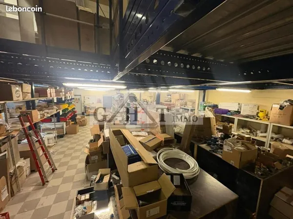 Local industriel 552 m²