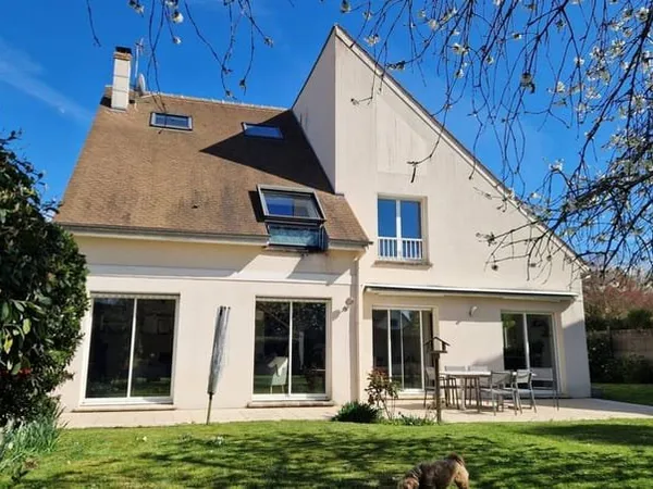 Maison 10 pièces 216 m²