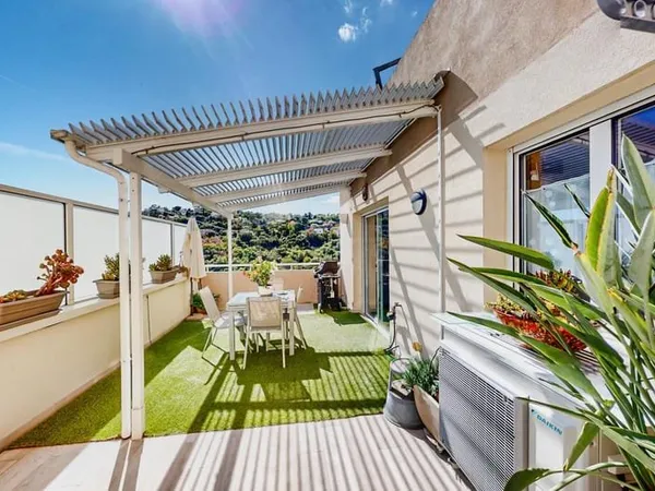 Mandelieu Bellevue - 3 pièces Rénové 71m2 - Terrasse 28m2 - Stationnement - Cave