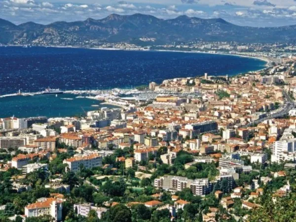 CANNES BASSE CALIF T4 DE 104 M2 VUE MER