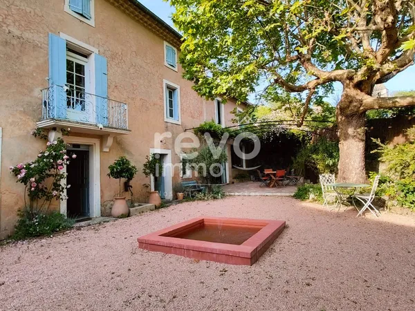 Mas de village de charme rénové avec goût !