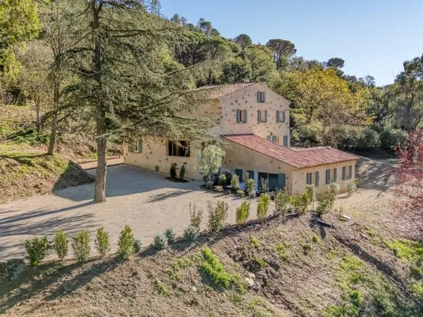 A mi-chemin entre Grimaud et La Garde Freinet, en pleine cam