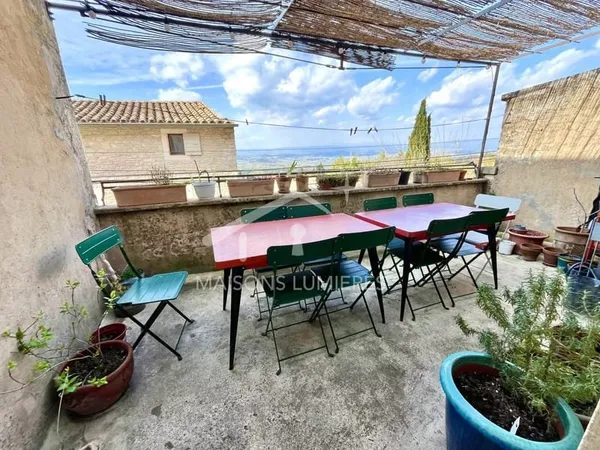 Maison de village avec possibilité de commerce - 460 000€ - Bonnieux - Type 5 - Studio