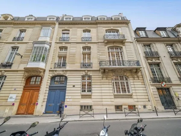 Bureaux 1823 m²
