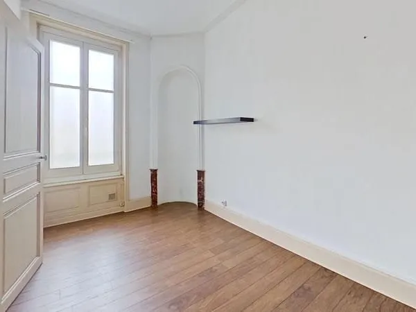 Beau F2 de 32m2 rénové - Porte Saint-Georges
