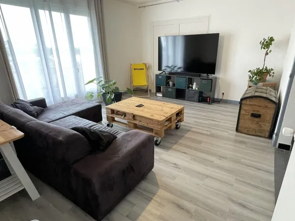 Loue appartement 98m² T4 traversant avec balcon et parking