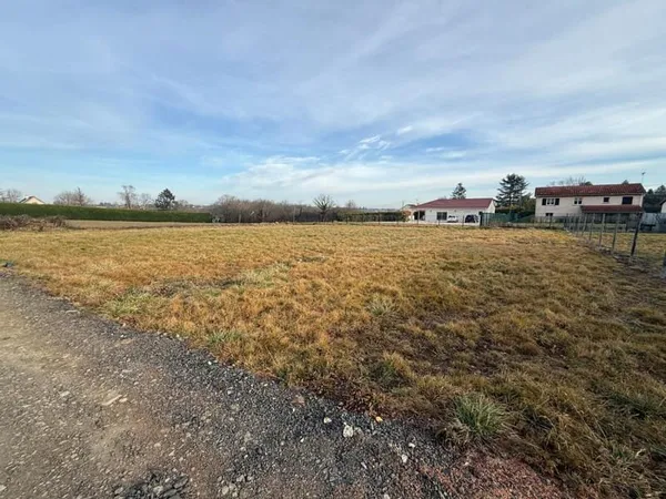 Terrain 645m² à Vendat