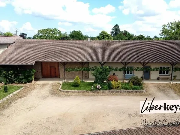 FERMETTE RÉNOVÉE-135 M² habitables- DÉPENDANCES-4156 M² DE Terrain- 01190 Saint Bénigne