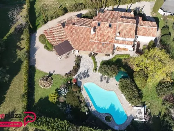 Villa 6 pièces 239m² dont 223m² Loi Carrez avec piscine à Montauroux