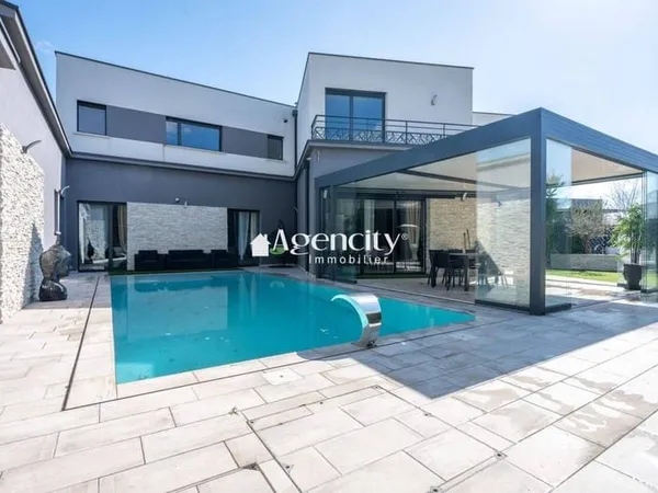 Maison 8 pièces 287 m²