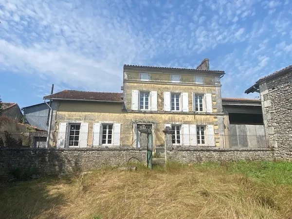 AUX PORTES D'ANGOULEME Produit rare !