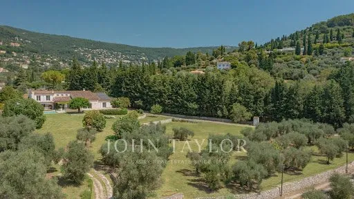 Villa 8 pièces 409 m²