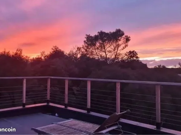 Maison contemporaine ossature bois — village recherché à 10 min du Pont du Gard