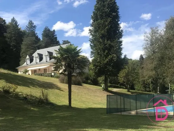 Maison 7 pièces 250 m²