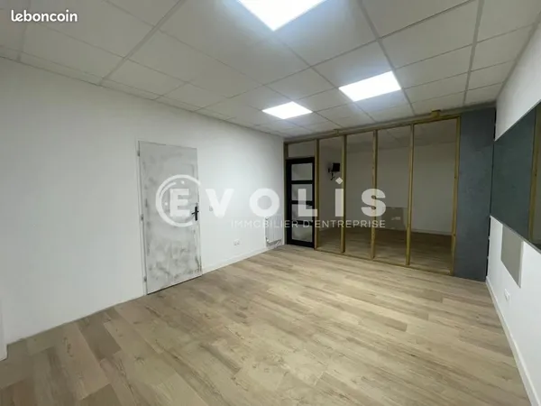 Local industriel 205 m²