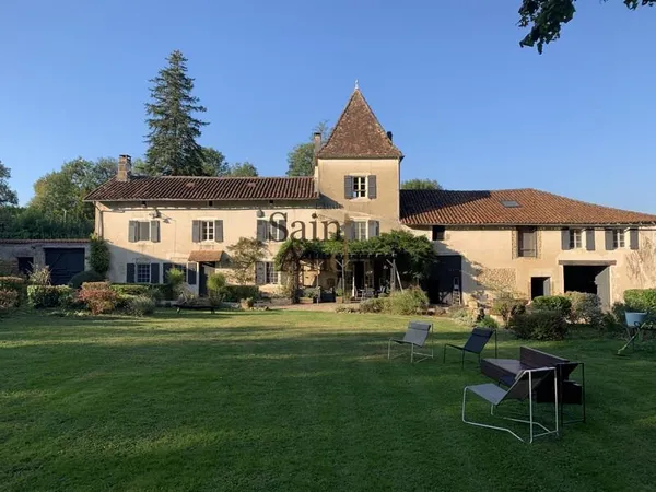 Logis d'exception du XVIIIème siècle avec dépendances, pisci