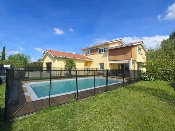 Maison familiale d'exception avec piscine - Calme absolu à Montagny (69700)