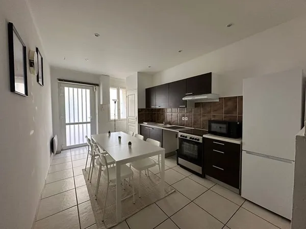 MAISON DE VILLAGE MEUBLÉE CORNEILHAN - 3 pièces - 64m²