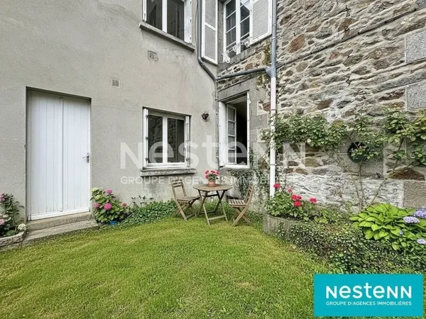 APPARTEMENT DEUX CHAMBRES QUARTIER SAINT MICHEL AVEC JARDIN PRIVATIF