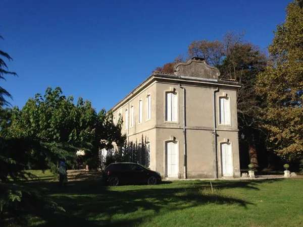 Demeure bourgeoise dans un écrin de verdure Ensemble immob