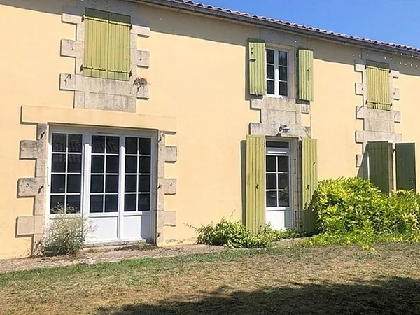 Longère charentaise rénovée - 144 m² - 3 chambres - Piscine - Terrain 1000 m² - Bord de conche