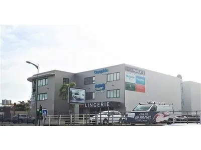 Location local de 55,60 m2 - imm Le Phil's - Dillon