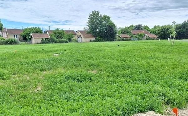 Terrain 679 m²