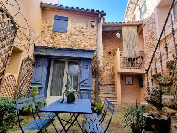 Ensemble immobilier en pierre centre ville L Isle Sur La Sorgue 141 m2 avec cour