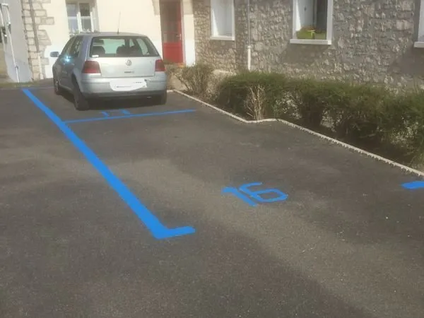 Studio lumineux dans résidence calme+ parking