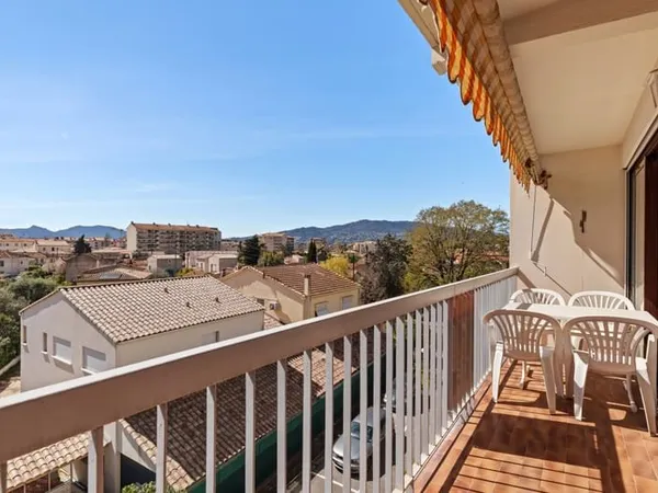 À VENDRE : APPARTEMENT T4 DE 70 M² AVEC BALCON ET PARKING À CANNES, 3ÈME ÉTAGE AVEC ASCENSEUR.