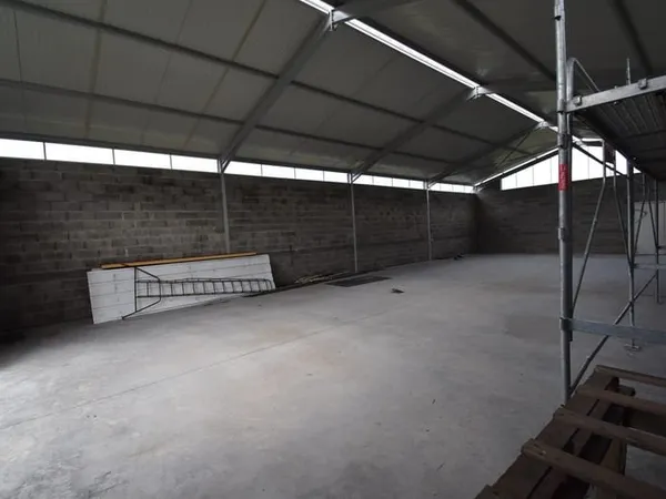 CINTEGABELLE-LOCAL D'ACTIVITES 200 m2