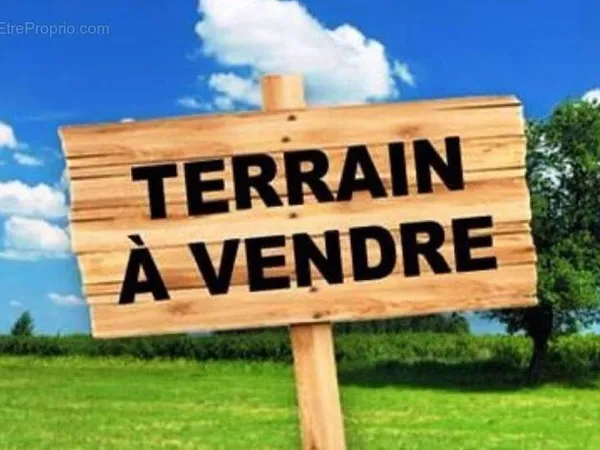 Terrain constructible 12000 m2 Dégrad des Cannes