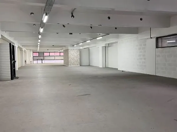 Local 1800 m²