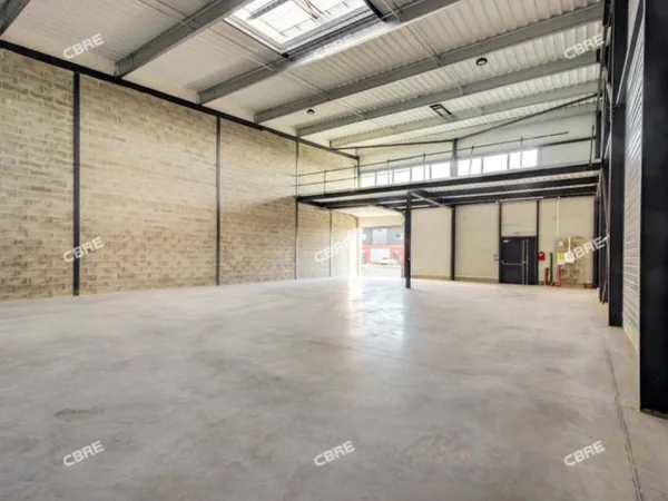 Local d'activité 99 m²