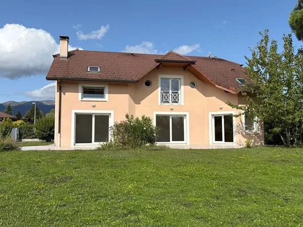 Maison 7 pièces 217 m²