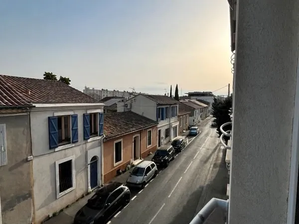 Nîmes à deux pas du centre ville et de la Gare Studio en parfait état