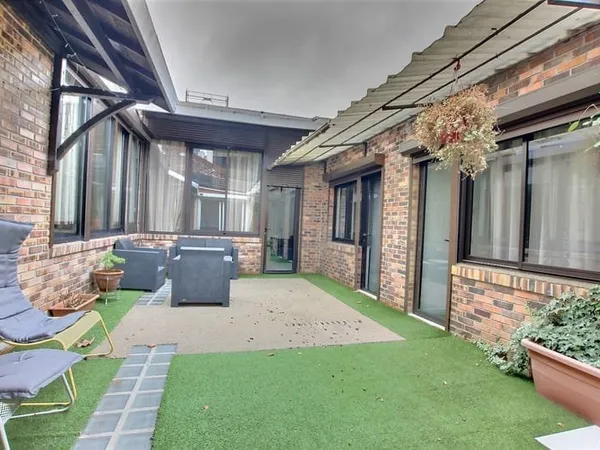 MAISON LOFT AVEC 3 ENTRÉES DISTINCTES