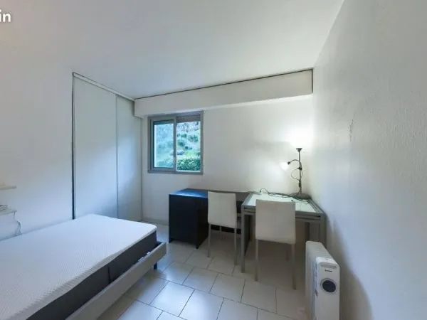 Nice centre studio au 3 em étage avec assenceur et balcon