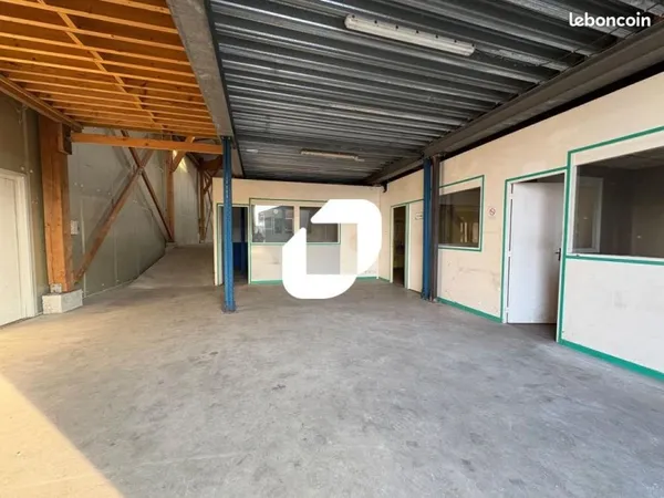 Local industriel 450 m²