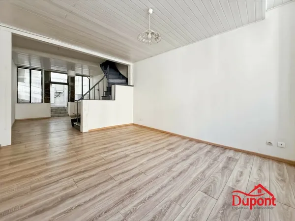 Opportunité à saisir à Givet : Maison de ville à rafraîchir