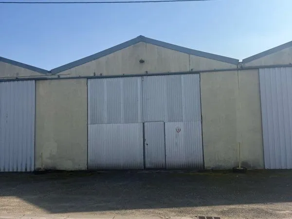 Local entrepôt garage 120 m2