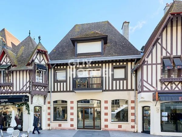 DEAUVILLE - APPARTEMENT 3 PIECES - EMPLACEMENT D'EXCEPTION