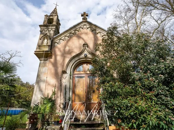Ancienne chapelle, rénovée de plus de 120m2 sur 1690m2 de terrain