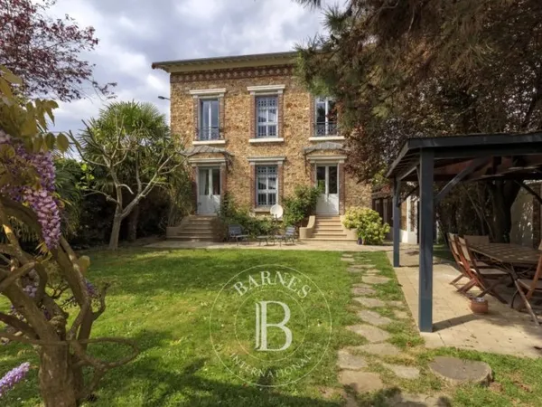 Meulière de 280 m² - 5 Chambres - Jardin