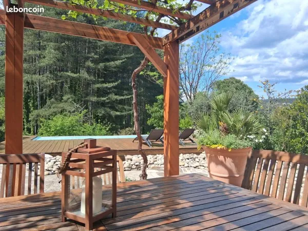 Maison de plain pied de 118,5 m² au coeur d'un magnifique jardin paysager + garage de 25 m²- Sud Ard